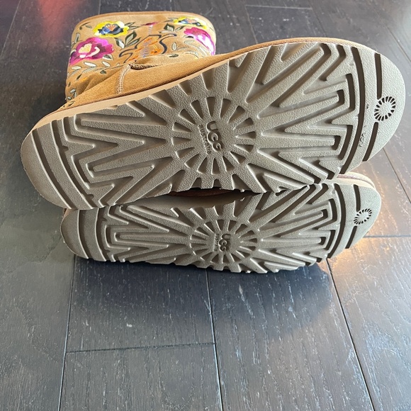 UGG Juliette Classic Tall Boot Womens 9 Chestnut Brown Suede Floral Embroidery - Picture 11 of 11